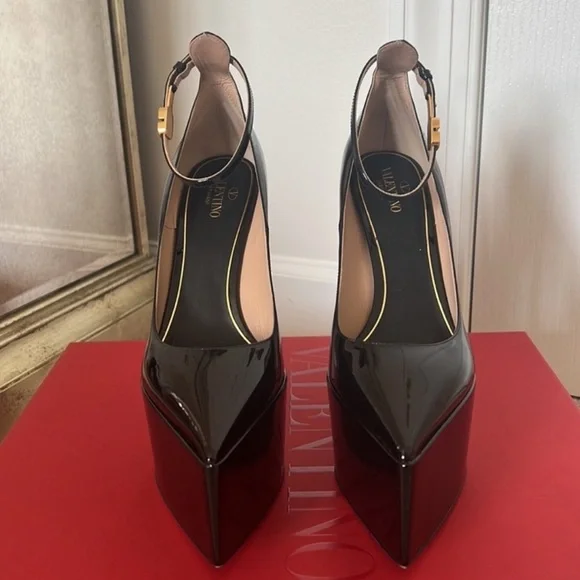 Valentino - Picture 4 of 6